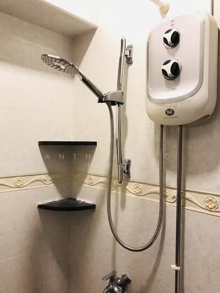 671A Klang Lane, 671A Klang Lane, 3 Bedrooms, 807 sqft, HDB Flat For Sale, by Anthea Yeo 杨丽娇, 500138532 - Bathroom - PropertyGuru.com.sg
