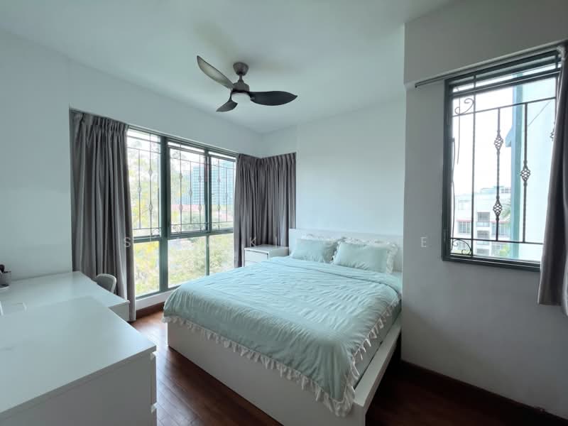 Palm Gardens, 2B Hong San Walk, 3 Bedrooms, 1,216 sqft, Condominium For Sale, by Sean King Lee, 500138545 - Bedroom - PropertyGuru.com.sg