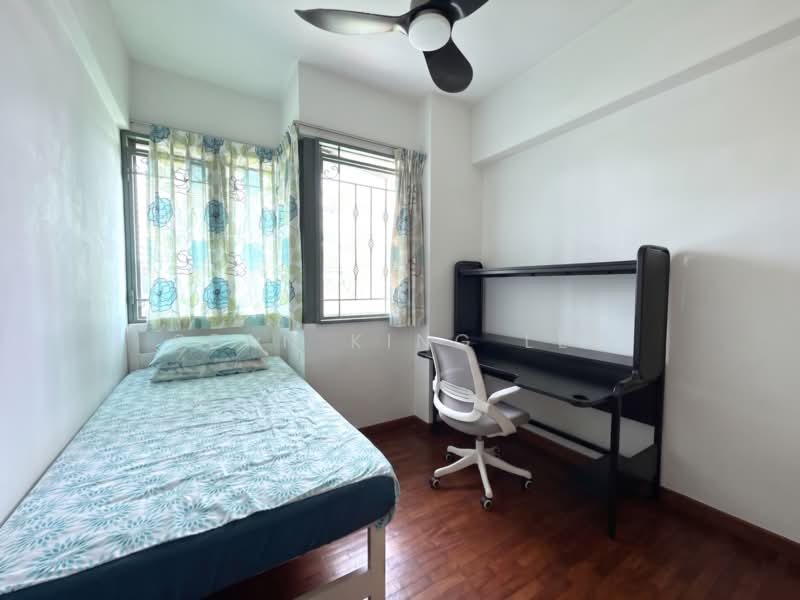 Palm Gardens, 2B Hong San Walk, 3 Bedrooms, 1,216 sqft, Condominium For Sale, by Sean King Lee, 500138545 - Bedroom - PropertyGuru.com.sg