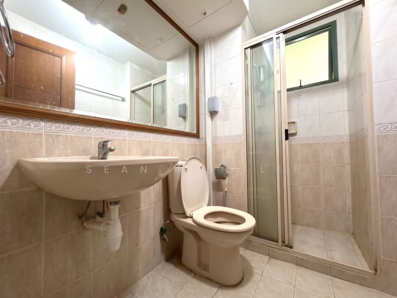 Palm Gardens, 2B Hong San Walk, 3 Bedrooms, 1,216 sqft, Condominium For Sale, by Sean King Lee, 500138545 - Bathroom - PropertyGuru.com.sg