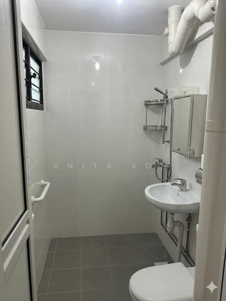 532 Bukit Batok Street 51, 532 Bukit Batok Street 51, 3 Bedrooms, 893 sqft, HDB Flat For Sale, by Anita Koh, 500138550 - Bathroom - PropertyGuru.com.sg