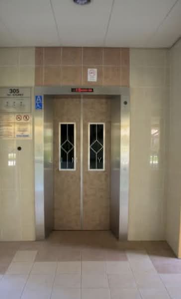 305 Ang Mo Kio Avenue 1, 305 Ang Mo Kio Avenue 1, 3 Bedrooms, 1,323 sqft, HDB Flat For Rent, by Lim Y X, 500138555 - Corridor - PropertyGuru.com.sg