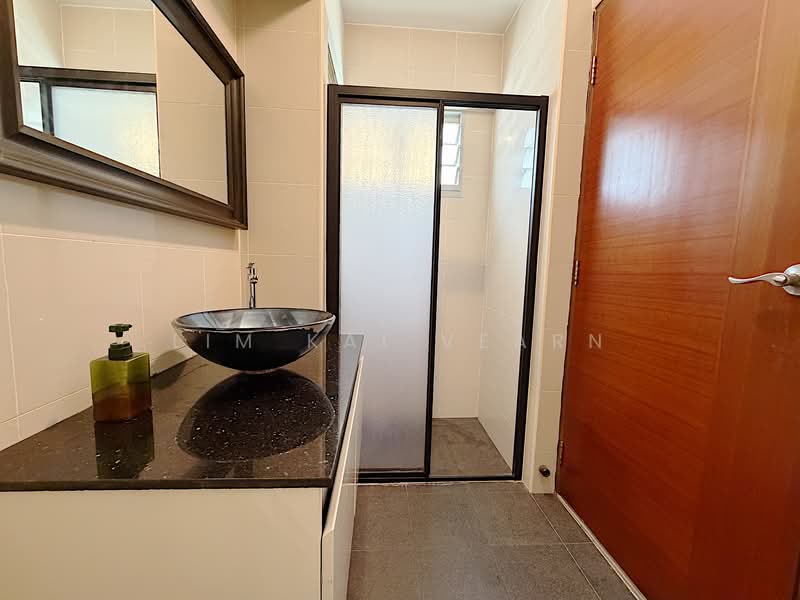 195B Punggol Road, 195B Punggol Road, 3 Bedrooms, 969 sqft, HDB Flat For Sale, by Lim Kai Vearn, 500138561 - Bathroom - PropertyGuru.com.sg