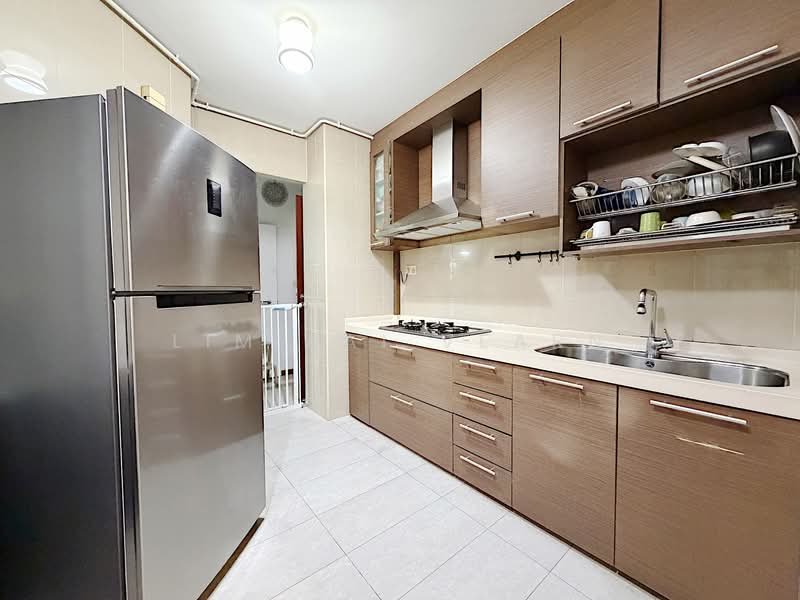195B Punggol Road, 195B Punggol Road, 3 Bedrooms, 969 sqft, HDB Flat For Sale, by Lim Kai Vearn, 500138561 - Kitchen - PropertyGuru.com.sg