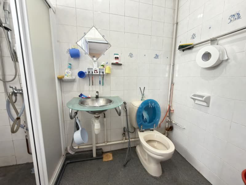 347 Kang Ching Road, 347 Kang Ching Road, 3 Bedrooms, 1,302 sqft, HDB Flat For Sale, by Sam Lim, 500138578 - Bathroom - PropertyGuru.com.sg