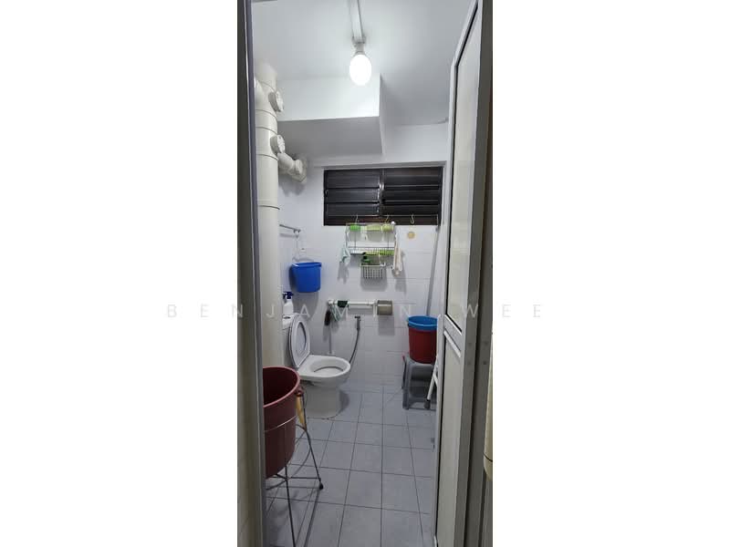 136 Bukit Batok West Avenue 6, 136 Bukit Batok West Avenue 6, 3 Bedrooms, 1,001 sqft, HDB Flat For Sale, by Benjamin Wee, 500138587 - Bathroom - PropertyGuru.com.sg