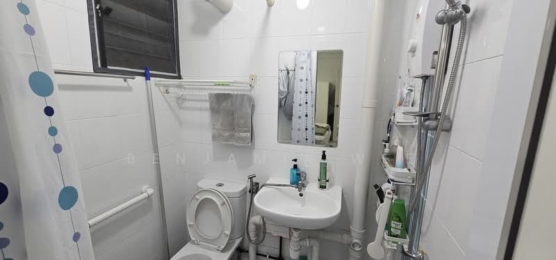 136 Bukit Batok West Avenue 6, 136 Bukit Batok West Avenue 6, 3 Bedrooms, 1,001 sqft, HDB Flat For Sale, by Benjamin Wee, 500138587 - Bathroom - PropertyGuru.com.sg