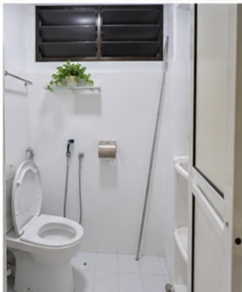 136 Bukit Batok West Avenue 6, 136 Bukit Batok West Avenue 6, 3 Bedrooms, 1,001 sqft, HDB Flat For Sale, by Benjamin Wee, 500138587 - Bathroom - PropertyGuru.com.sg