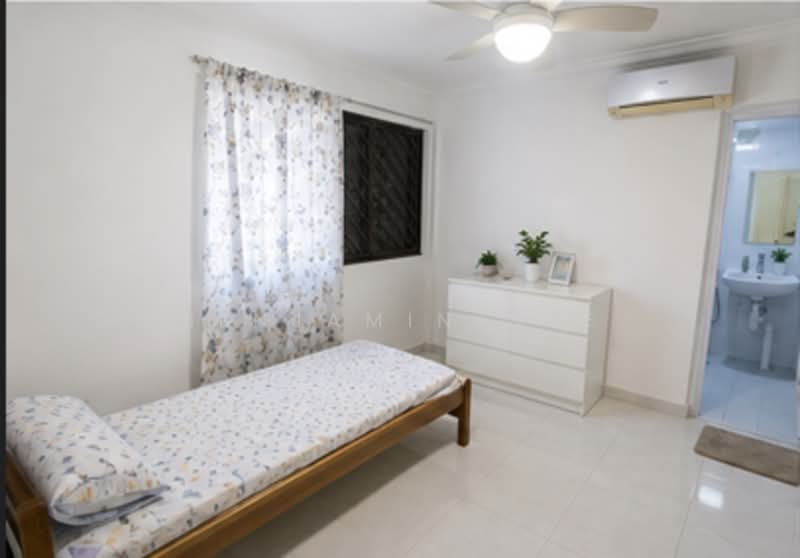136 Bukit Batok West Avenue 6, 136 Bukit Batok West Avenue 6, 3 Bedrooms, 1,001 sqft, HDB Flat For Sale, by Benjamin Wee, 500138587 - Bedroom - PropertyGuru.com.sg