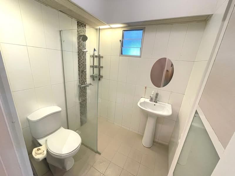 524A Tampines Central 7, 524A Tampines Central 7, 3 Bedrooms, 1,216 sqft, HDB Flat For Rent, by Loo Jia Bin (Jo), 500138600 - Bathroom - PropertyGuru.com.sg
