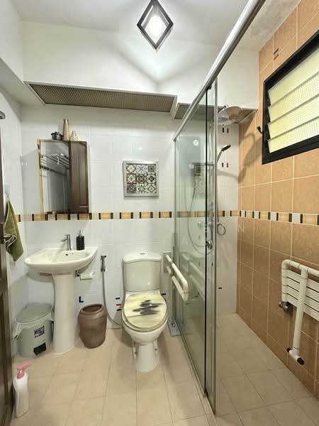 154 Rivervale Crescent, 154 Rivervale Crescent, 3 Bedrooms, 968 sqft, HDB Flat For Sale, by Hassan Bin Jaafar, 500138616 - Bathroom - PropertyGuru.com.sg