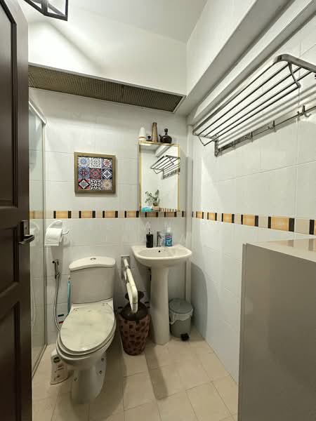 154 Rivervale Crescent, 154 Rivervale Crescent, 3 Bedrooms, 968 sqft, HDB Flat For Sale, by Hassan Bin Jaafar, 500138616 - Bathroom - PropertyGuru.com.sg