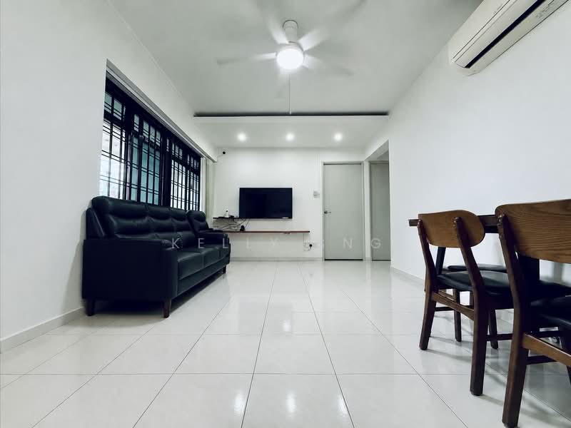324A Sengkang East Way, 324A Sengkang East Way, 3 Bedrooms, 915 sqft, HDB Flat For Sale, by Kelly Sng, 500138620 - Living Room - PropertyGuru.com.sg