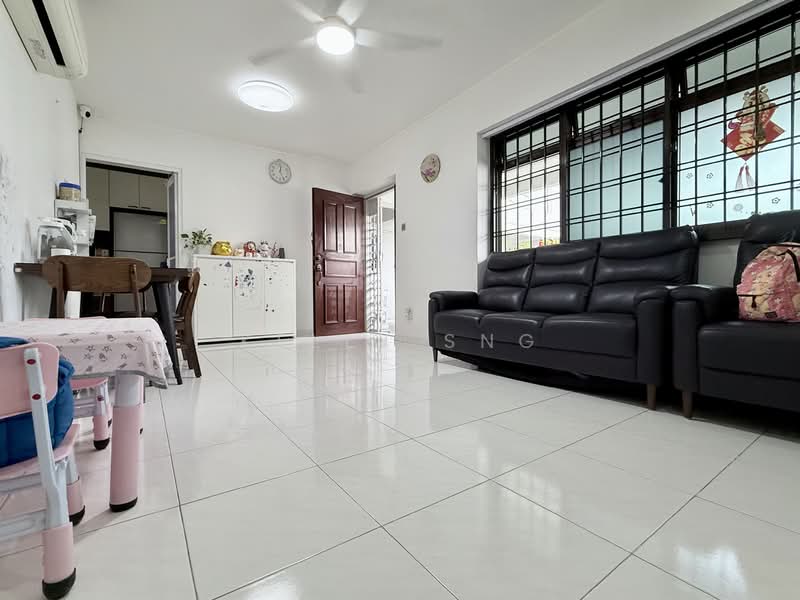 324A Sengkang East Way, 324A Sengkang East Way, 3 Bedrooms, 915 sqft, HDB Flat For Sale, by Kelly Sng, 500138620 - Living Room - PropertyGuru.com.sg