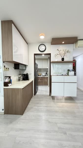 Watercolours, 25 Pasir Ris Link, 4 Bedrooms, 1,658 sqft, Executive Condominium For Sale, by Christina Tan, 500138635 - Kitchen - PropertyGuru.com.sg