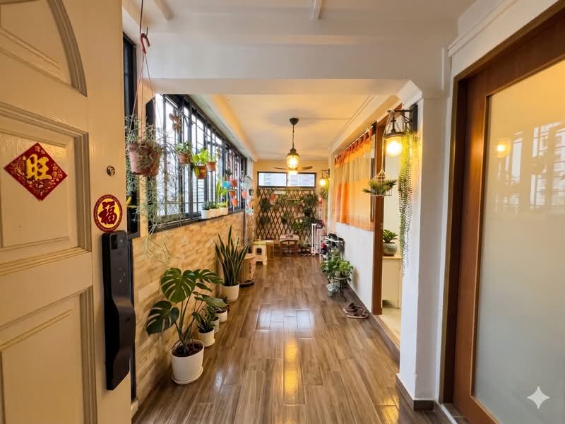 816 Woodlands Street 82, 816 Woodlands Street 82, 6 Bedrooms, 1,905 sqft, HDB Flat For Sale, by Axel Ang, 500138637 - Corridor - PropertyGuru.com.sg