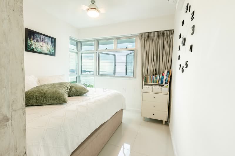 422B Northshore Dr, 422B Northshore Dr, 3 Bedrooms, 1,216 sqft, HDB Flat For Sale, by Naqib Nizar, 500138645 - Bedroom - PropertyGuru.com.sg