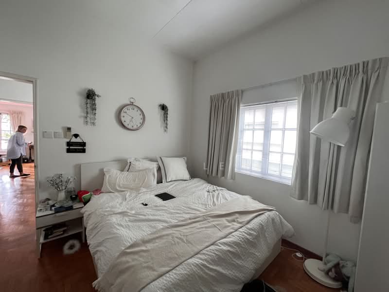 Namly Drive Semi Detached House Beautiful Garden, Namly Drive, Tanglin / Holland / Bukit Timah, 4 Bedrooms, 3,500 sqft, Semi-Detached House For Rent, by Ben Lee, 500138653 - Bedroom - PropertyGuru.com.sg