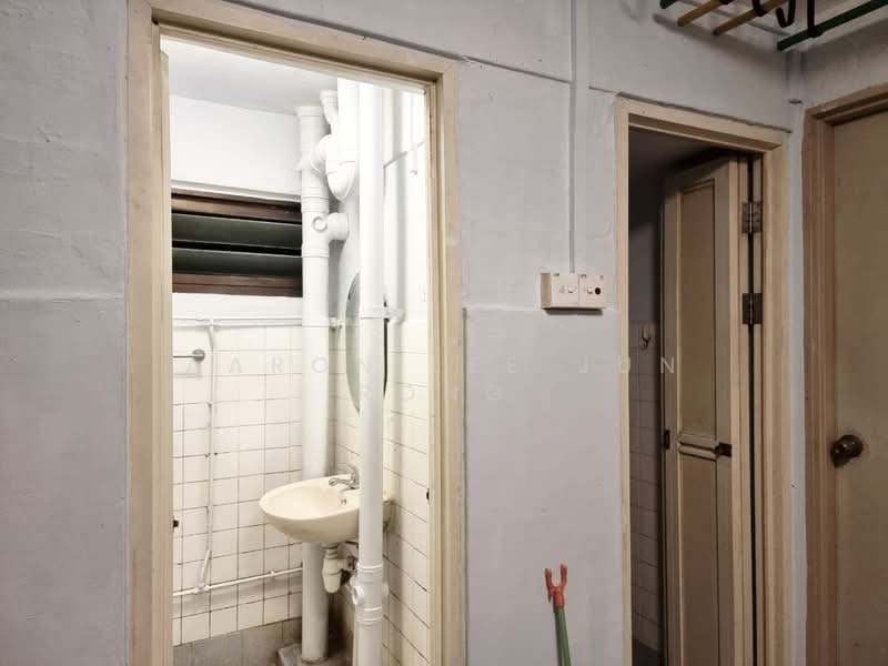 63 Kallang Bahru, 63 Kallang Bahru, 2 Bedrooms, 699 sqft, HDB Flat For Sale, by Aaron Lee Jun Rong, 500138655 - Bathroom - PropertyGuru.com.sg