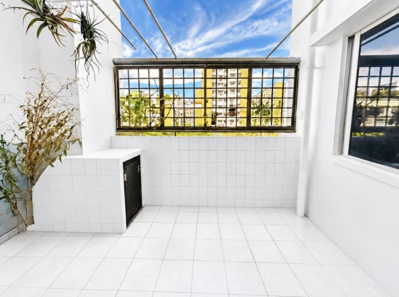 ❤️UNDERVALUE❤️D27❤️ Spacious EM ❤️ Serious Seller!, , 4 Bedrooms, 1,593 sqft, HDB Flat For Sale, by Charmaine Ang, 500138665 - Balcony - PropertyGuru.com.sg