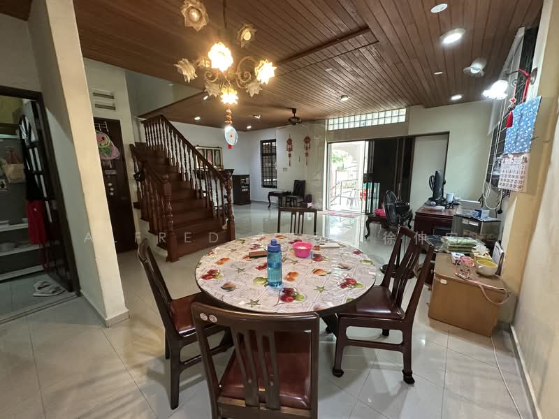 Chip Thye Garden, Yio Chu Kang Gardens, 5 Bedrooms, 2,500 sqft, Terraced House For Rent, by Alfred Chee 徐仲宏, 500138670 - Dining Area - PropertyGuru.com.sg