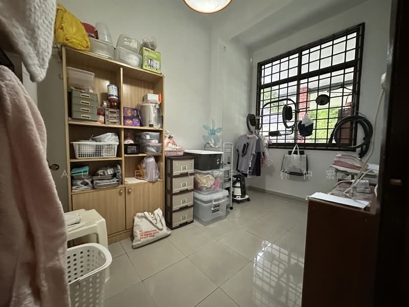 Chip Thye Garden, Yio Chu Kang Gardens, 5 Bedrooms, 2,500 sqft, Terraced House For Rent, by Alfred Chee 徐仲宏, 500138670 - Level 1 Granny's Room - PropertyGuru.com.sg