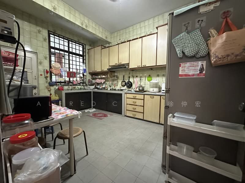 Chip Thye Garden, Yio Chu Kang Gardens, 5 Bedrooms, 2,500 sqft, Terraced House For Rent, by Alfred Chee 徐仲宏, 500138670 - Indoor Wet Kitchen - PropertyGuru.com.sg