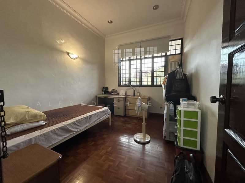 Chip Thye Garden, Yio Chu Kang Gardens, 5 Bedrooms, 2,500 sqft, Terraced House For Rent, by Alfred Chee 徐仲宏, 500138670 - Level 2 Bedroom 2 - PropertyGuru.com.sg