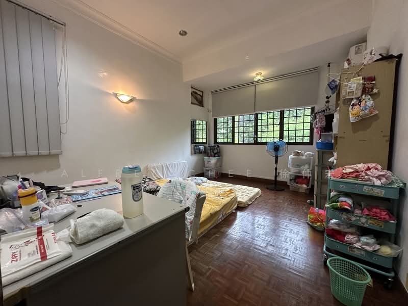 Chip Thye Garden, Yio Chu Kang Gardens, 5 Bedrooms, 2,500 sqft, Terraced House For Rent, by Alfred Chee 徐仲宏, 500138670 - Level 2 Bedroom 3 - PropertyGuru.com.sg