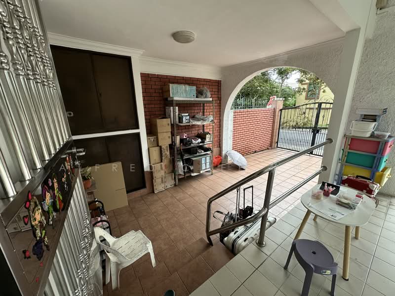 Chip Thye Garden, Yio Chu Kang Gardens, 5 Bedrooms, 2,500 sqft, Terraced House For Rent, by Alfred Chee 徐仲宏, 500138670 - Car Porch - PropertyGuru.com.sg