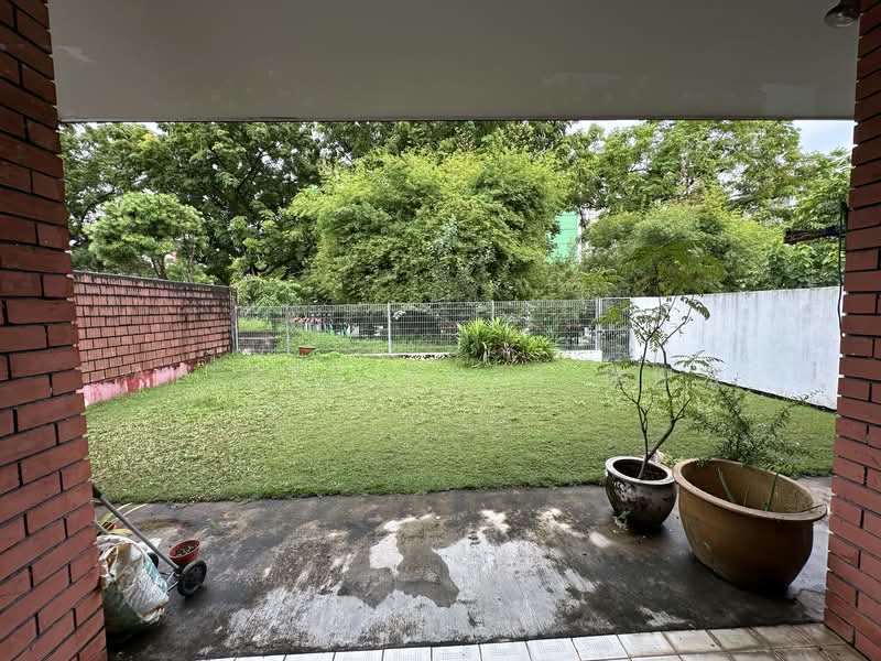 Chip Thye Garden, Yio Chu Kang Gardens, 5 Bedrooms, 2,500 sqft, Terraced House For Rent, by Alfred Chee 徐仲宏, 500138670 - Back Garden - PropertyGuru.com.sg