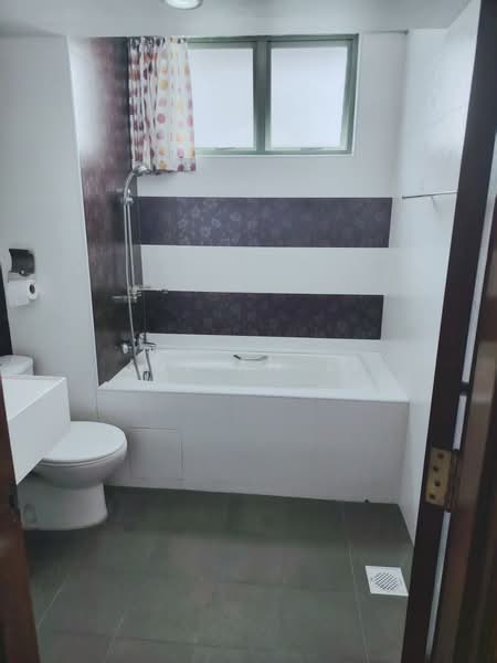 Windermere, 28 Choa Chu Kang Street 64, 3 Bedrooms, 1,281 sqft, Condominium For Sale, by Julian Li, 500138673 - Bathroom - PropertyGuru.com.sg