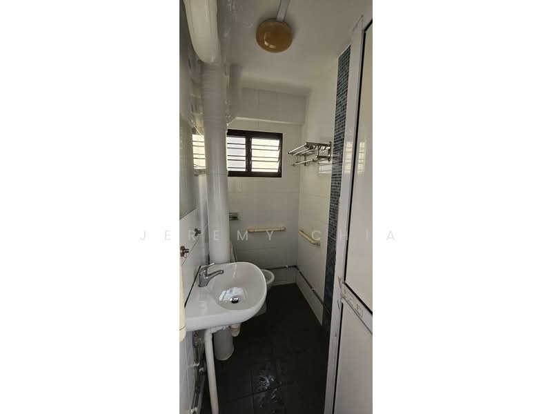 635 Yishun Street 61, 635 Yishun Street 61, 3 Bedrooms, 903 sqft, HDB Flat For Sale, by Jeremy Chia, 500138682 - Bathroom - PropertyGuru.com.sg