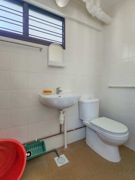 185 Bishan Street 13, 185 Bishan Street 13, 3 Bedrooms, 914 sqft, HDB Flat For Sale, by Sidney Lee 李美秀, 500138685 - Bathroom - PropertyGuru.com.sg