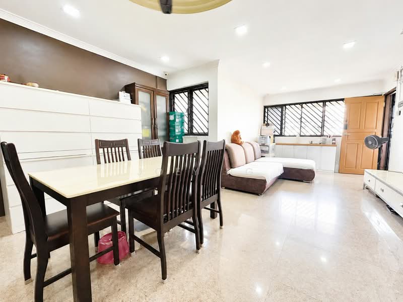 235 Yishun Street 21, 235 Yishun Street 21, 3 Bedrooms, 1,076 sqft, HDB Flat For Sale, by Joey Ng, 500138692 - Living Room - PropertyGuru.com.sg