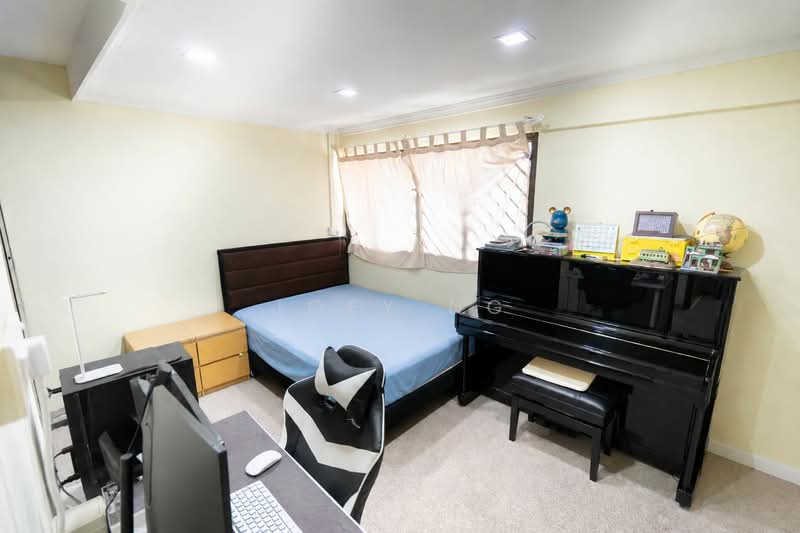 235 Yishun Street 21, 235 Yishun Street 21, 3 Bedrooms, 1,076 sqft, HDB Flat For Sale, by Joey Ng, 500138692 - Bedroom - PropertyGuru.com.sg