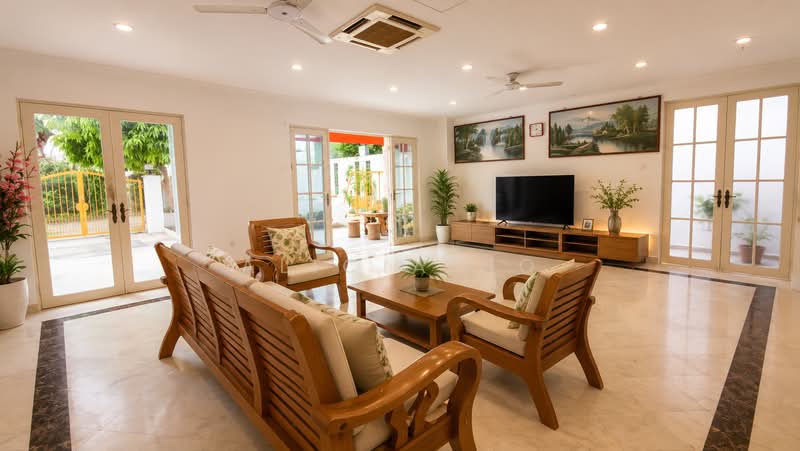 3 Storey Detached in D19 near MRT, , 6 Bedrooms, 6,000 sqft, Detached House For Sale, by Alicia Ho, 500138695 - Living Room - PropertyGuru.com.sg