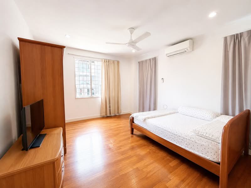 3 Storey Detached in D19 near MRT, , 6 Bedrooms, 6,000 sqft, Detached House For Sale, by Alicia Ho, 500138695 - Bedroom - PropertyGuru.com.sg