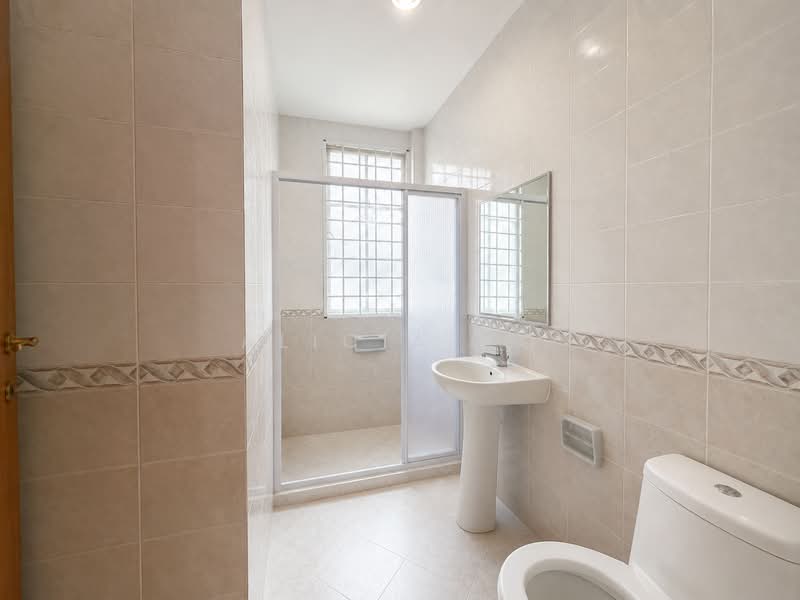 3 Storey Detached in D19 near MRT, , 6 Bedrooms, 6,000 sqft, Detached House For Sale, by Alicia Ho, 500138695 - Bathroom - PropertyGuru.com.sg