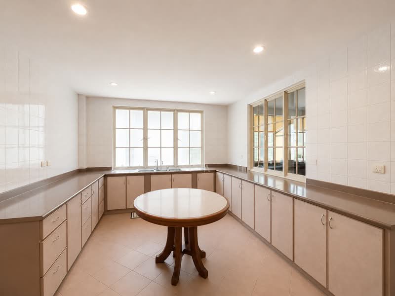 3 Storey Detached in D19 near MRT, , 6 Bedrooms, 6,000 sqft, Detached House For Sale, by Alicia Ho, 500138695 - PropertyGuru.com.sg