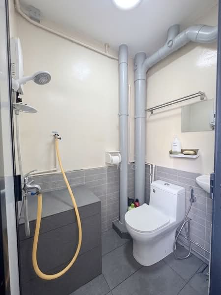 53 Pipit Road, 53 Pipit Road, 4 Bedrooms, 1,572 sqft, HDB Flat For Sale, by Desiree Leung, 500138699 - Bathroom - PropertyGuru.com.sg