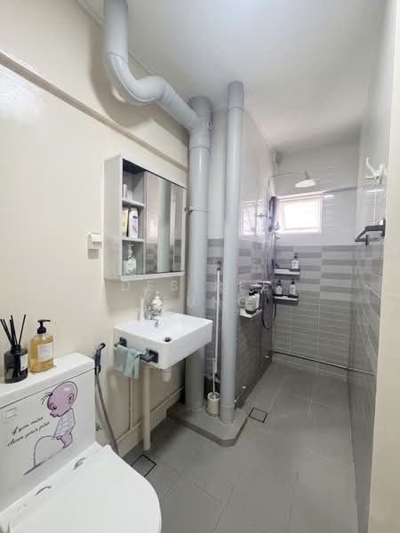 53 Pipit Road, 53 Pipit Road, 4 Bedrooms, 1,572 sqft, HDB Flat For Sale, by Desiree Leung, 500138699 - Bathroom - PropertyGuru.com.sg