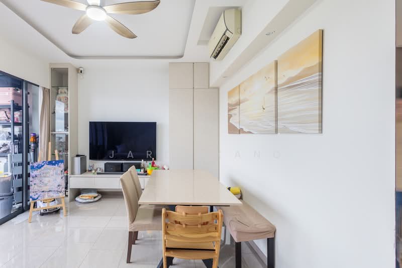 The Criterion, 7 Yishun Street 51, 3 Bedrooms, 915 sqft, Executive Condominium For Sale, by Jared Kang, 500138700 - Living Room - PropertyGuru.com.sg