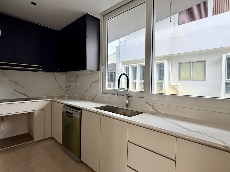 D15 Jalan Baiduri, Tao Nan School, 6 Bedrooms, 7,500 sqft, Corner Terrace For Sale, by Avery Lee (芷芸), 500138703 - Kitchen - PropertyGuru.com.sg
