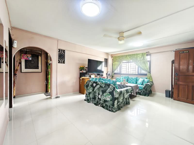 6 Bedok South Avenue 2, 6 Bedok South Avenue 2, 3 Bedrooms, 882 sqft, HDB Flat For Sale, by Amelina Ayob, 500138706 - Living Room - PropertyGuru.com.sg