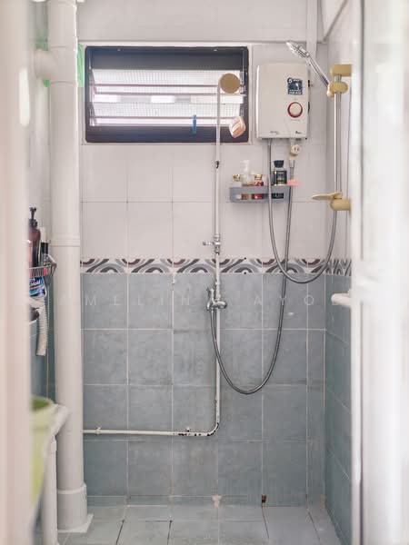 6 Bedok South Avenue 2, 6 Bedok South Avenue 2, 3 Bedrooms, 882 sqft, HDB Flat For Sale, by Amelina Ayob, 500138706 - Bathroom - PropertyGuru.com.sg