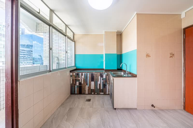 Roxy Square, 50 East Coast Road, 3 Bedrooms, 1,259 sqft, Condominium For Sale, by Matthew Tan, 500138716 - Kitchen - PropertyGuru.com.sg