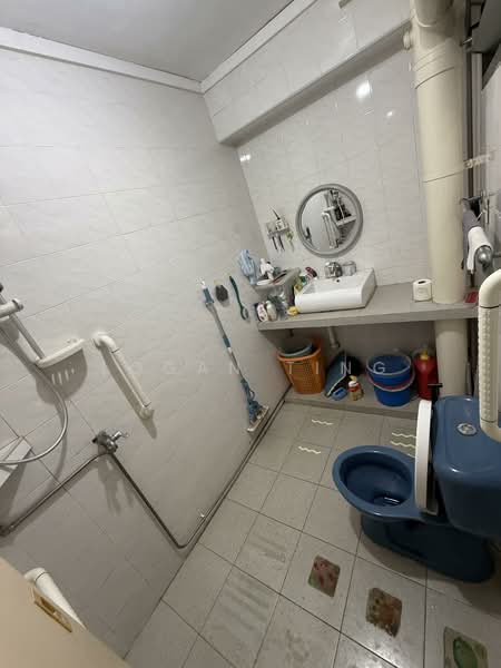 726 Woodlands Circle, 726 Woodlands Circle, Room Rental, 250 sqft, HDB Flat For Rent, by Logan Ting, 500138731 - Bathroom - PropertyGuru.com.sg