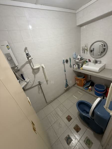 726 Woodlands Circle, 726 Woodlands Circle, Room Rental, 250 sqft, HDB Flat For Rent, by Logan Ting, 500138731 - Bathroom - PropertyGuru.com.sg