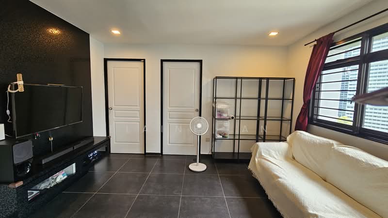 19 Cantonment Close, 19 Cantonment Close, 2 Bedrooms, 969 sqft, HDB Flat For Rent, by Elaine Tan, 500138732 - Living Room - PropertyGuru.com.sg
